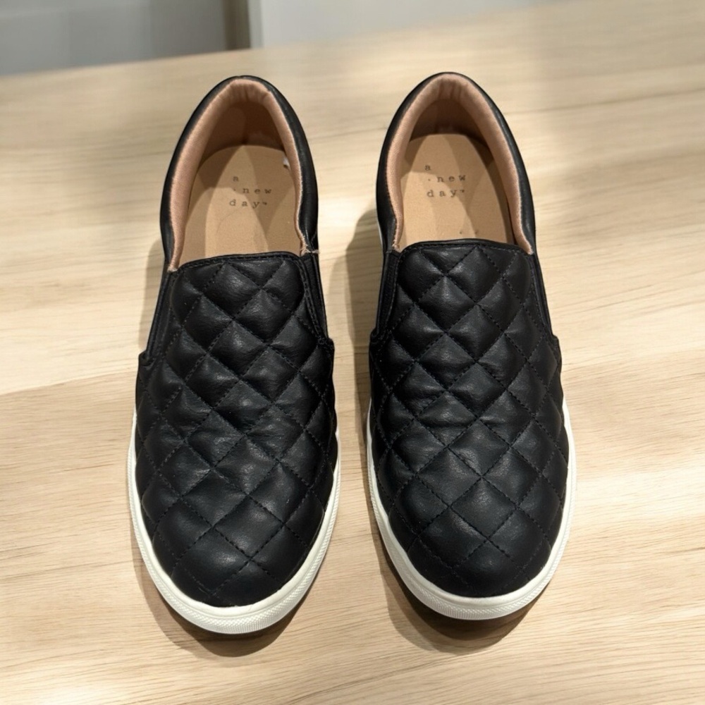 Size 6 Quilted Black Slip-On Sneakers - Picture 2 of 4